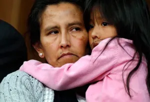 Mexicana se refugia en iglesia de Colorado para evitar deportación