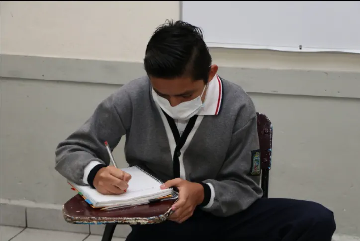 En 2 semanas, 90 alumnos y maestros se contagian de Covid en Puebla