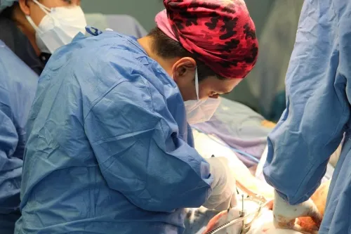 Realiza ISSSTEP cirugía ortopédica en beneficio de paciente de la tercera edad