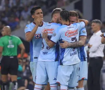 Cruz Azul derrota a Rayados en la ida de la semifinal 
