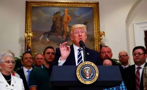 Trump se lanza contra Amazon y le acusa de provocar desempleo en EU