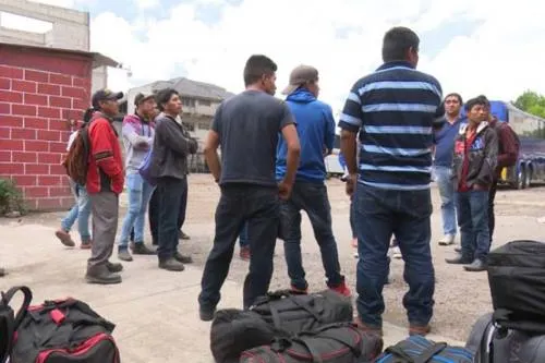 Abandonan a grupo de viajeros en Puebla; habían pagado hasta Chiapas