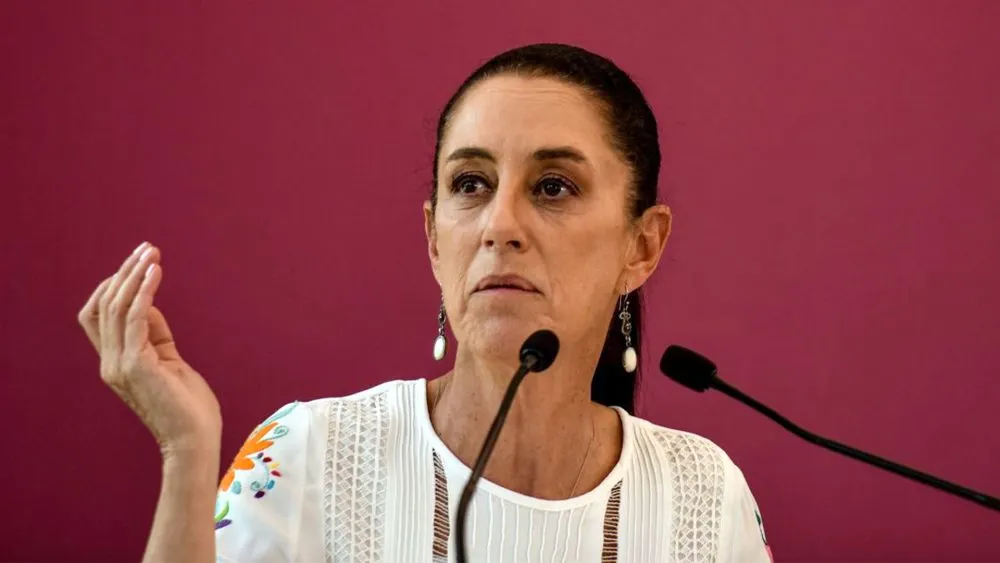 Reconoce Ken Salazar liderazgo de Claudia Sheinbaum; recorren juntos obras por nueva sede de embajada