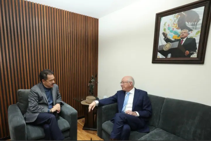Respalda Ken Salazar una reforma energética para México