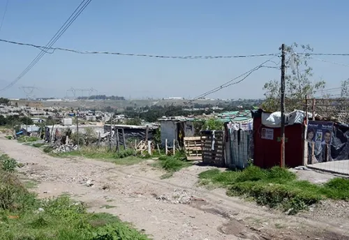 Gobiernos del pasado construyeron viviendas en terrenos irregulares
