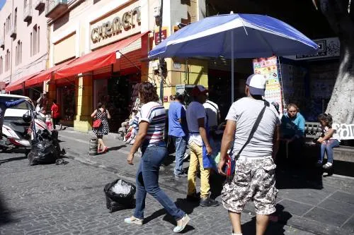 Ambulantes ocupan Corredor Comercial solo cuando se les antoja; lugar no sobrepasa 50% de capacidad