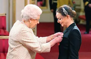 Hija de Paul McCartney ya es Oficial de la Orden del Imperio Británico
