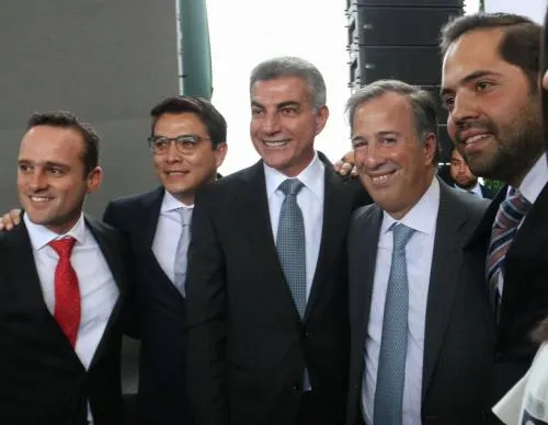 Acude Tony Gali a ceremonia por 25 años de Sedesol
