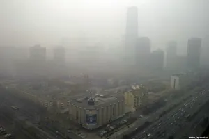 Contaminación cubre noreste de China; cierran escuelas y aeropuertos