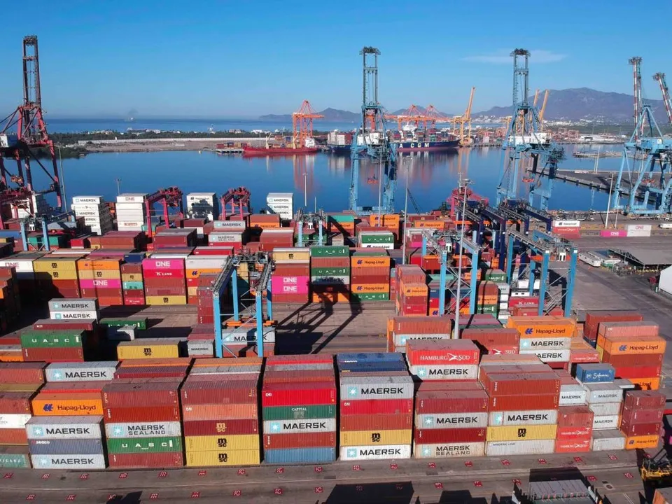 Sujetos armados robaron 20 contenedores con oro y plata en Colima