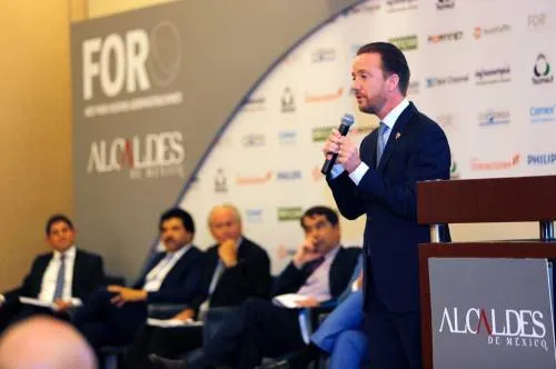 Luis Banck participa en el Foro Alcaldes hablando con Alcaldes: Smart Cities