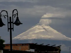 El Popocatépetl emite 48 exhalaciones en las últimas horas