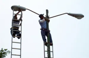 Renueva Citelum hasta cuatro postes a la semana por accidentes