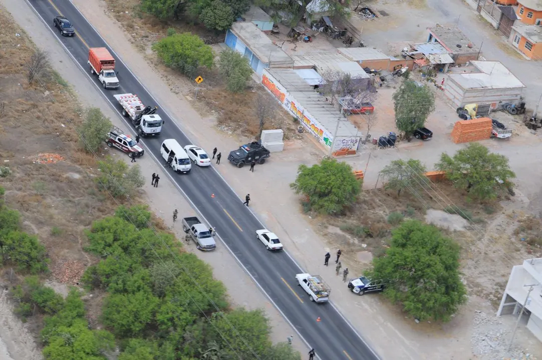 Detienen a seis hombres armados tras operativo aéreo-terrestre en Tecamachalco