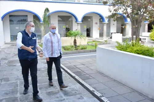 Extrabajadores del Seguro Popular exigen a López-Gatell su recontratación