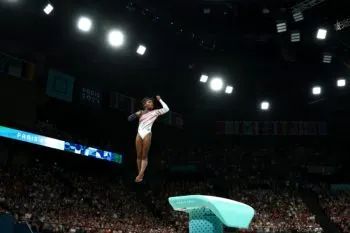 Simone Biles gana su primer oro de la gimnasia artística por equipo en los Juegos Olímpicos 