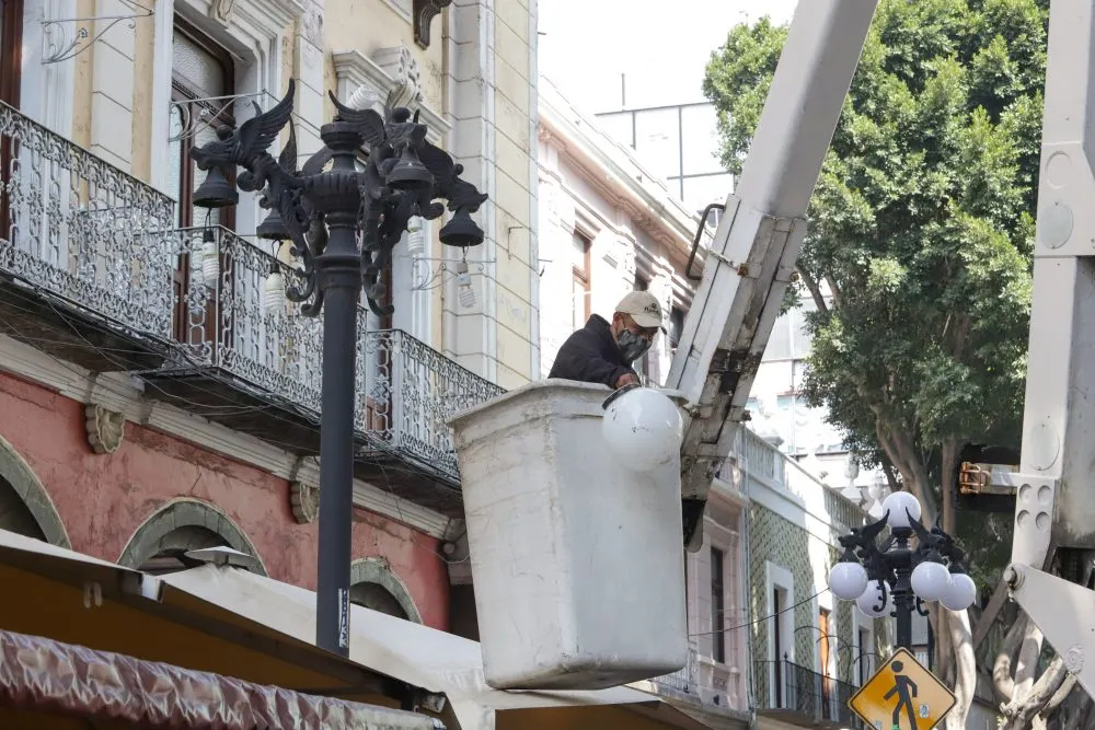 Cambios en alumbrado de la ciudad se resolverán en 3 meses