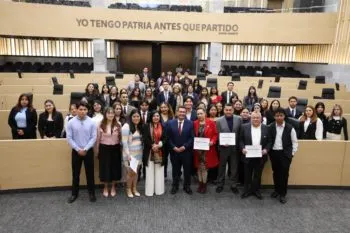 Recibe el diputado Pável Gaspar a estudiantes de la BUAP que participaron en el programa “Diputado por un Día”
