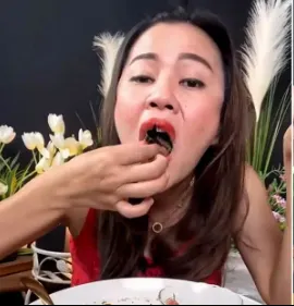 Detienen a youtuber por comerse un murciélago en Tailandia