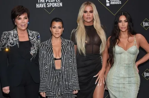 El clan de las Kardashians celebra el 10 de mayo con revelaciones