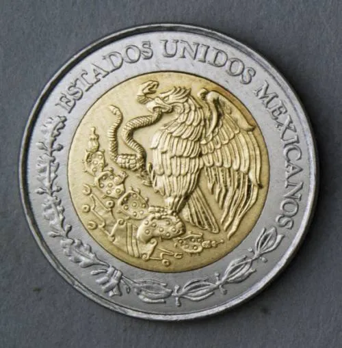 Moneda mexicana se recupera tras cuatro caídas consecutivas