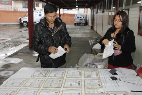 Con oposición del PRD aprueban paquete de reformas electorales
