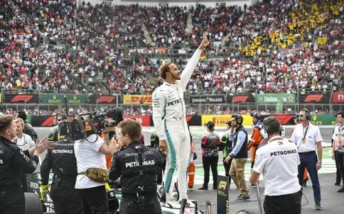 Hamilton gana el Gran Premio de España y vuelve a liderar campeonato pilotos