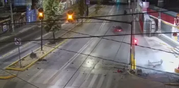 Conductor de auto salva la vida tras fuerte choque en el circuito Juan Pablo II