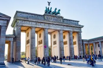 Alemania aplicará medidas más severas por ómicron a no vacunados