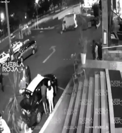 Captan a asaltantes de taxistas en video