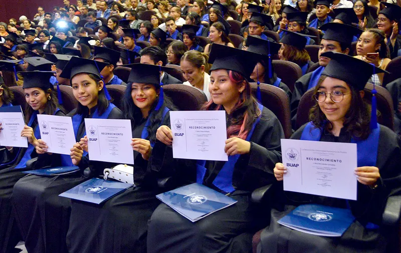 buap-graduaciones-preparatoria_general-lazaro-cardenas-bachillerato-internacional-5-de-mayo