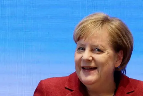 Merkel dice que es posible solucionar Brexit sin reabrir acuerdo de divorcio