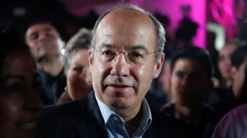 Es increíble que se quejen de Chumel; incluso AMLO pone apodos: Calderón