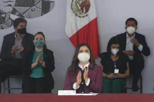 Rivera Vivanco lamentó que los hombres sigan usando a mujeres para atacarla