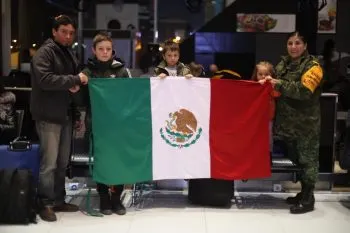Segundo vuelo de connacionales mexicanos parte de Rumania