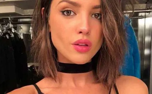 Con sexy bikini, Eiza González inicia la semana en Sudáfrica