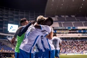 ¡Noche mágica en el Cuauhtémoc! Puebla sorprende y vence 3-1 a Tigres para acercarse a la Liguilla