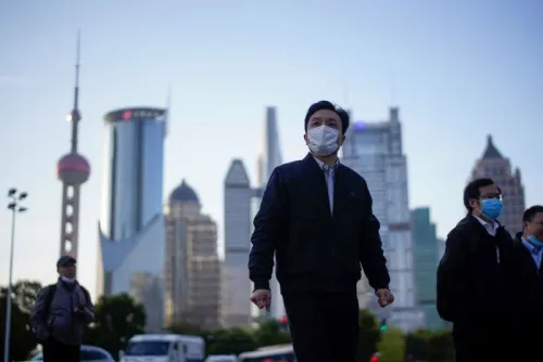 Ahora Hong Kong y Beijing endurecen cuarentena para evitar contagios