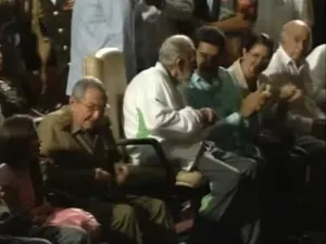 Fidel Castro reaparece en público en su cumpleaños 90