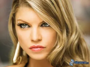 Fergie se cambiará el nombre y anuncia embarazo