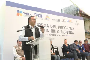 SEDIF entrega apoyos a menores apadrinados por ASE y Granjas Carroll
