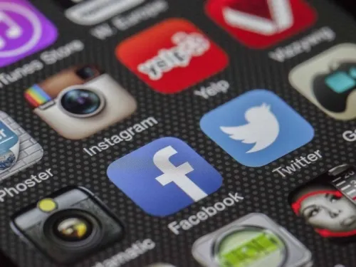 Facebook escuchaba y transcribía conversaciones de usuarios
