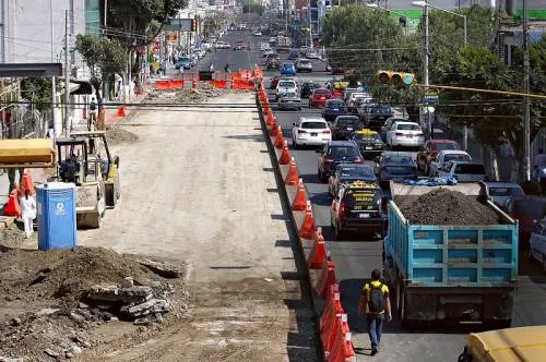 Continúan los cierres de vialidades y reducción de carriles