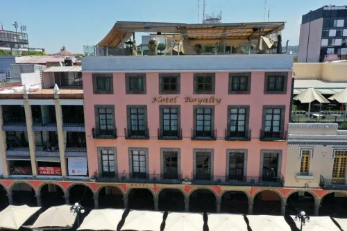 Autoridades municipales lamentan cierre del Hotel Royalty; esperan que regresen en enero