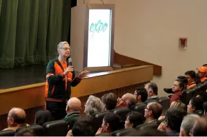 Situación económica podría afectar a estudiantes de intercambio: Derbez