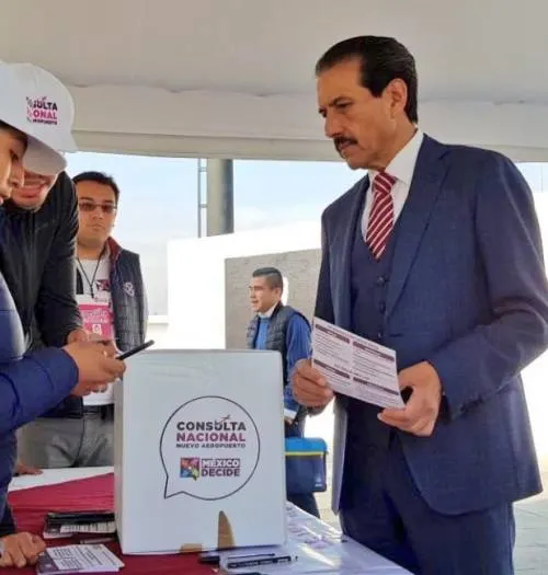 Esparza participa en la Consulta Nacional del Nuevo Aeropuerto