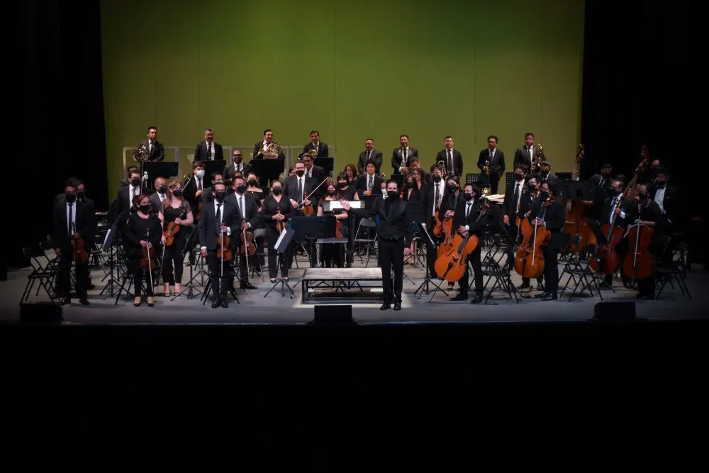 Solemnidad, sorpresa y originalidad resuenan en el teatro del CCU de la Buap