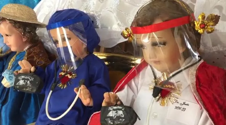 Niño Dios anti-Covid llega a Puebla, le ponen careta a las figuras de Jesús