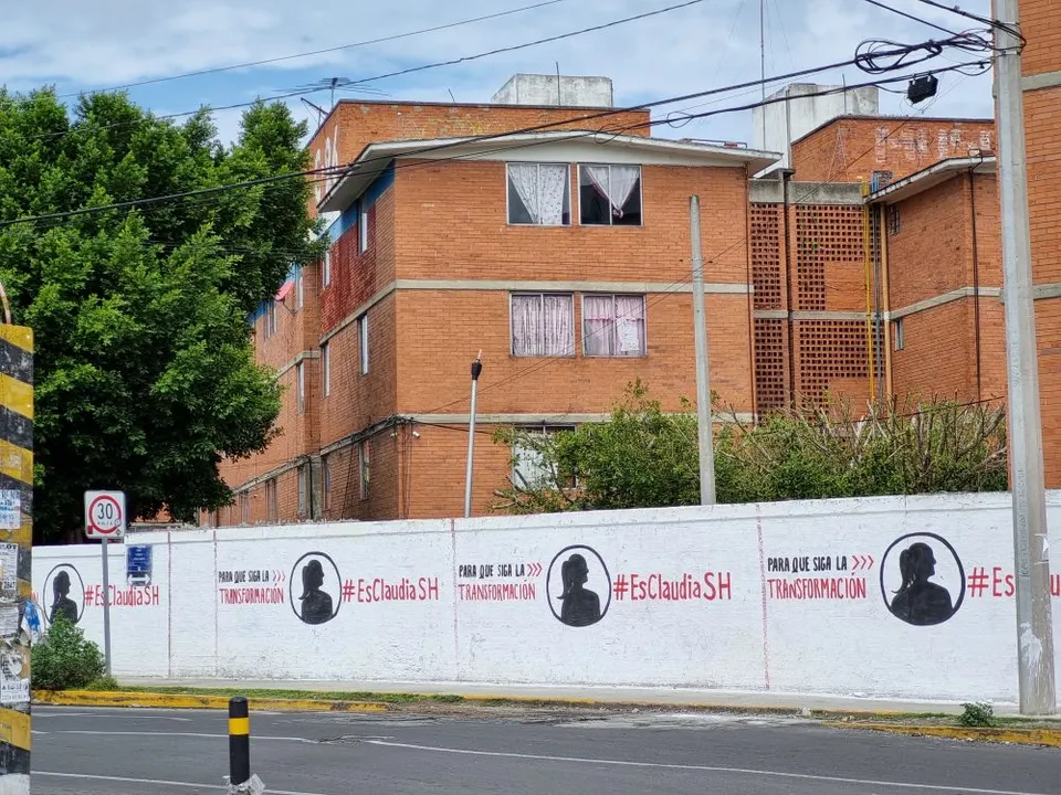 Ahora pintan bardas a favor de Claudia Sheinbaum en Puebla