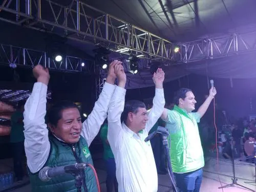 Kuri concluye campaña en Miahuatlán y Chapulco